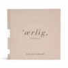 En beige parfumeæske med ordene 