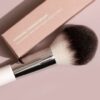 ilia-finishing-powder-brush-vegansk-box