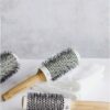 Tre Olivia Garden Bamboo Touch Blowout rundbørste termisk 63 mm på en hvid overflade.