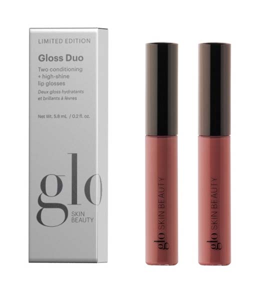 To lipglosser med sorte hætter fra Glo Skin Beauty er vist ved siden af deres emballage, hvor der står "Gloss Duo: Two conditioning & high-shine lipglosser.
